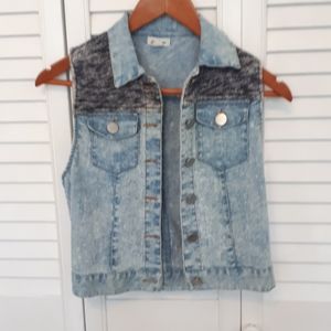 Girls jean vest. Size small.